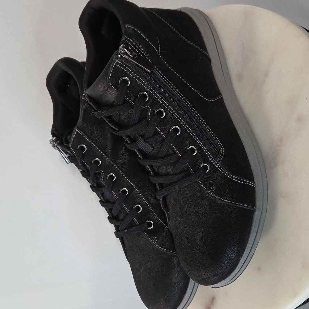 Cloudsteppers by Clarks Black High-Top Sneakers Size 9